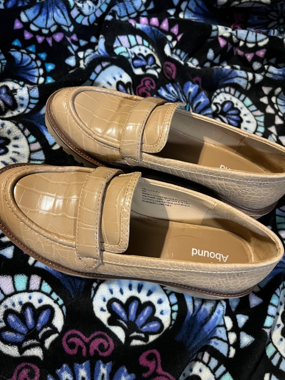 Abound Women's Beige Croc pattern-Embossed Loafers